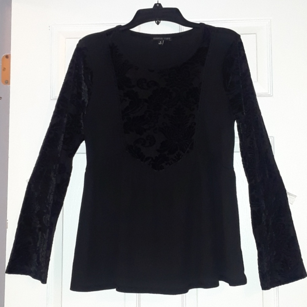 NWOT Black and velvet top